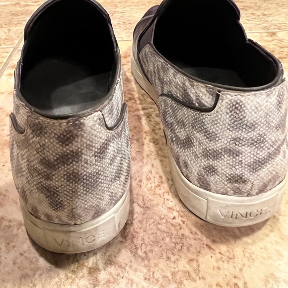 Vince runner size 8 but fits more like a 9 - Picture 3 of 8